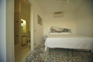 superior rosmarino with mosaic headboard